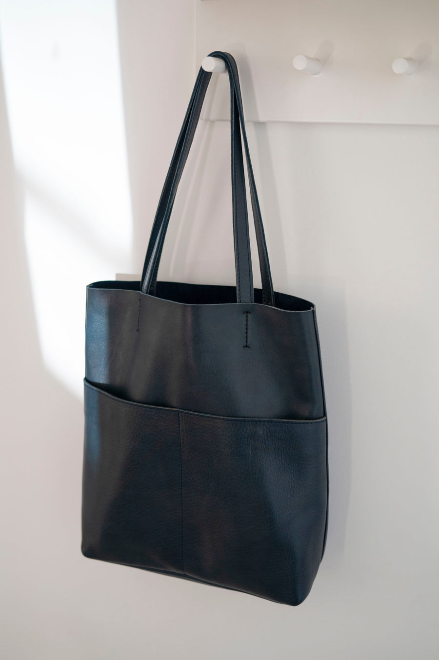 Full grain leather tote. Laptop bag. Vegetable tanned leather shoulder bag.