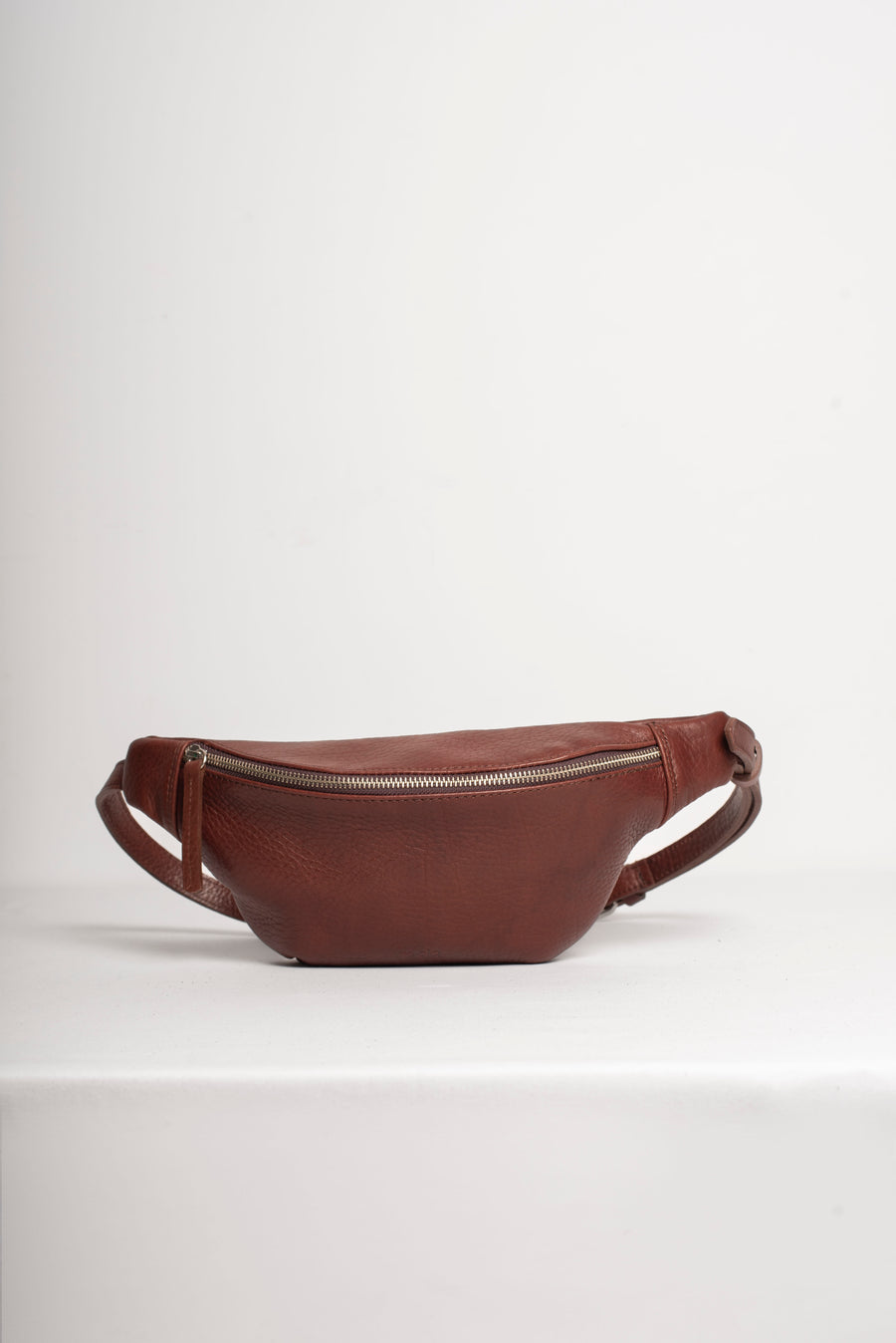 Leather fanny pack. Full grain leather belt bag. Vegetable tanned leather.