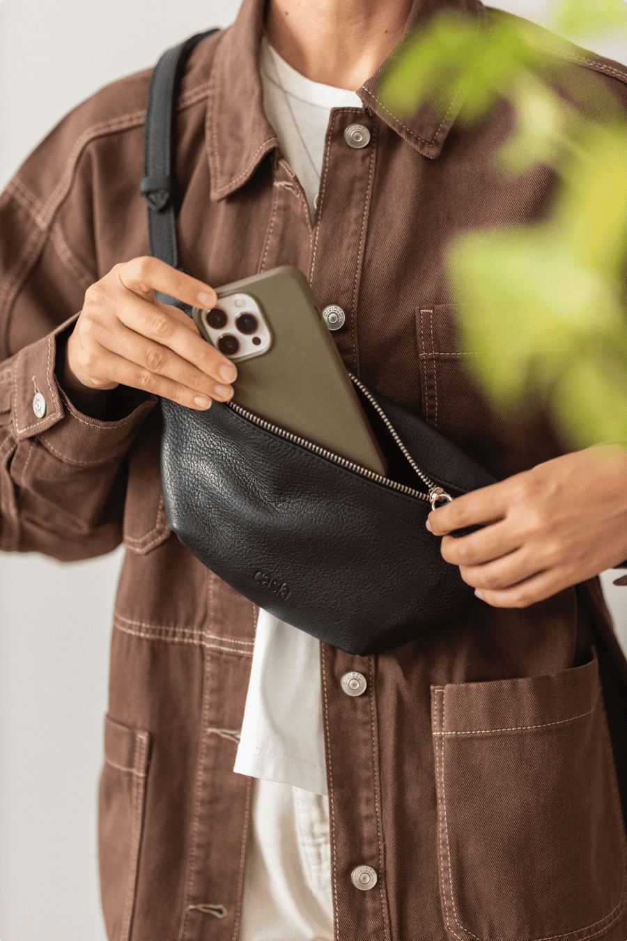 Leather fanny pack. Full grain leather belt bag. Vegetable tanned leather.