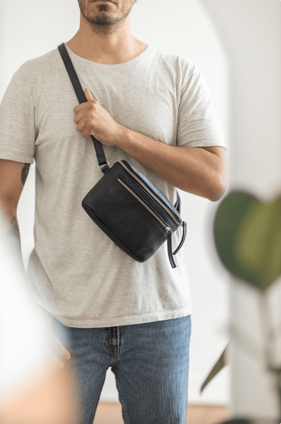 Leather fanny pack. Convertible leather fanny pack. Shoulder bag. Crossbody bag. Full grain leather belt bag. Black vegetable tanned leather.