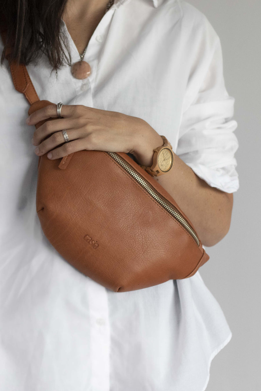 Leather fanny pack. Full grain leather belt bag. Caramel vegetable tanned leather.